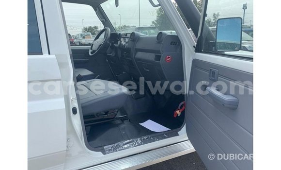 Buy Import Toyota Land Cruiser White Car in Import - Dubai in East Mahé Buy Import Toyota Land Cruiser White Car in Import - Dubai in East Mahé
