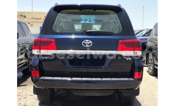 Acheter Import Voiture Toyota Land Cruiser Bleu à Import - Dubai, East Mahé Acheter Import Voiture Toyota Land Cruiser Bleu à Import - Dubai, East Mahé