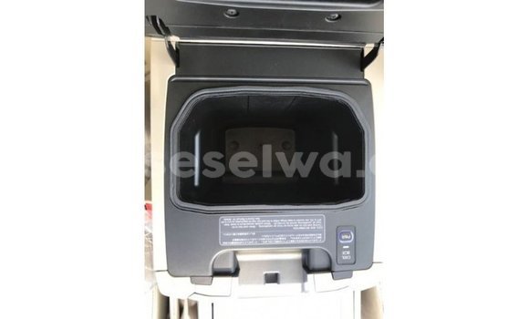 Acheter Import Voiture Toyota Land Cruiser Bleu à Import - Dubai, East Mahé Acheter Import Voiture Toyota Land Cruiser Bleu à Import - Dubai, East Mahé