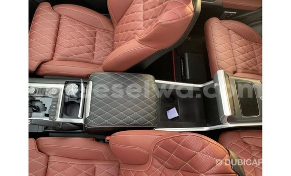 Acheter Import Voiture Toyota Land Cruiser Noir à Import - Dubai, East Mahé Acheter Import Voiture Toyota Land Cruiser Noir à Import - Dubai, East Mahé