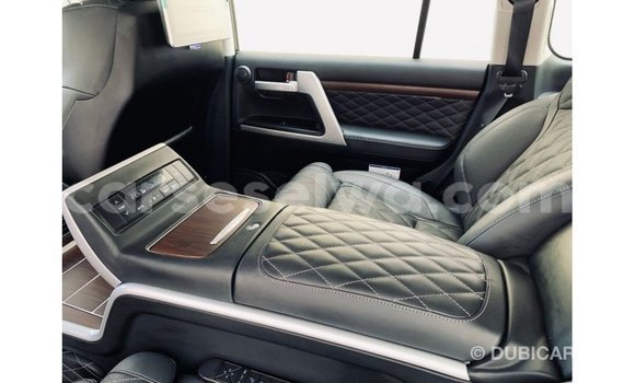 Acheter Import Voiture Toyota Land Cruiser Noir à Import - Dubai, East Mahé Acheter Import Voiture Toyota Land Cruiser Noir à Import - Dubai, East Mahé