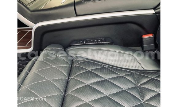 Acheter Import Voiture Toyota Land Cruiser Noir à Import - Dubai, East Mahé Acheter Import Voiture Toyota Land Cruiser Noir à Import - Dubai, East Mahé