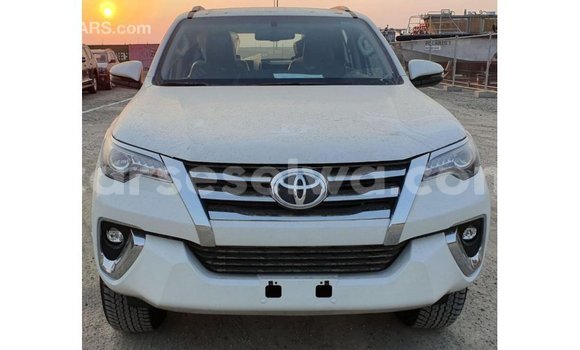 Acheter Import Voiture Toyota Fortuner Blanc à Import - Dubai, East Mahé Acheter Import Voiture Toyota Fortuner Blanc à Import - Dubai, East Mahé