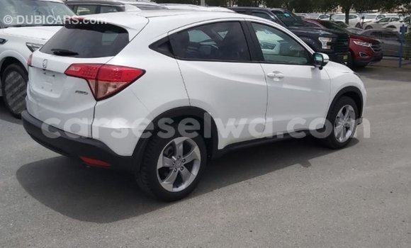 Acheter Import Moto Honda C Blanc à Import - Dubai, East Mahé Acheter Import Moto Honda C Blanc à Import - Dubai, East Mahé