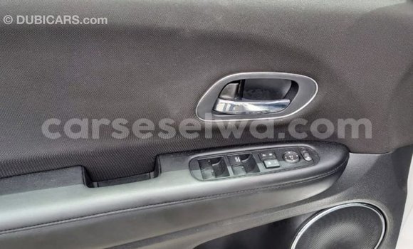 Acheter Import Moto Honda C Blanc à Import - Dubai, East Mahé Acheter Import Moto Honda C Blanc à Import - Dubai, East Mahé