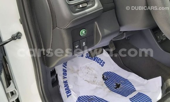 Acheter Import Moto Honda C Blanc à Import - Dubai, East Mahé Acheter Import Moto Honda C Blanc à Import - Dubai, East Mahé