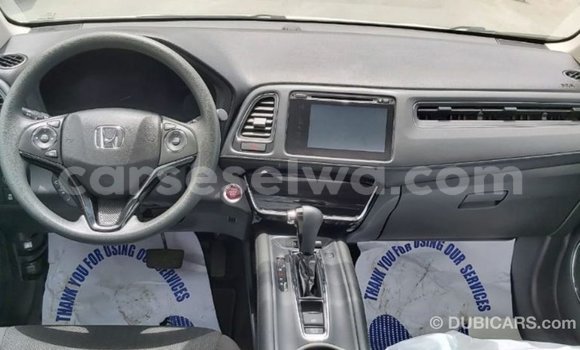 Acheter Import Moto Honda C Blanc à Import - Dubai, East Mahé Acheter Import Moto Honda C Blanc à Import - Dubai, East Mahé