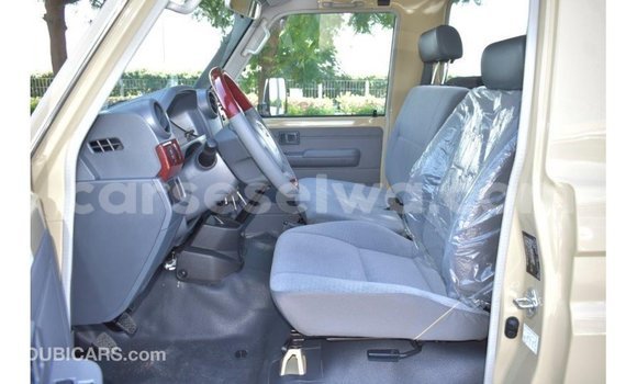 Acheter Import Voiture Toyota Land Cruiser Beige à Import - Dubai, East Mahé Acheter Import Voiture Toyota Land Cruiser Beige à Import - Dubai, East Mahé