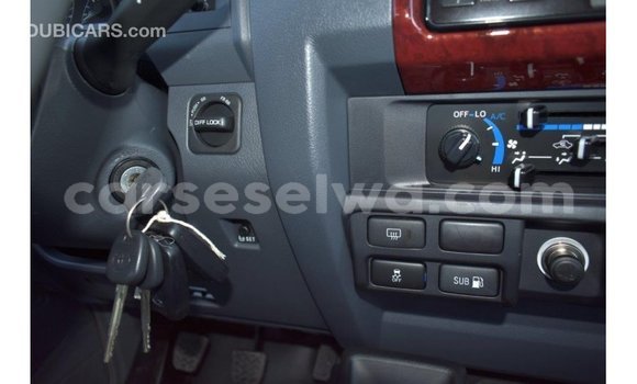 Acheter Import Voiture Toyota Land Cruiser Beige à Import - Dubai, East Mahé Acheter Import Voiture Toyota Land Cruiser Beige à Import - Dubai, East Mahé