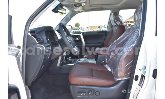 Acheter Import Utilitaire Toyota Ade Blanc à Import - Dubai, East Mahé Acheter Import Utilitaire Toyota Ade Blanc à Import - Dubai, East Mahé