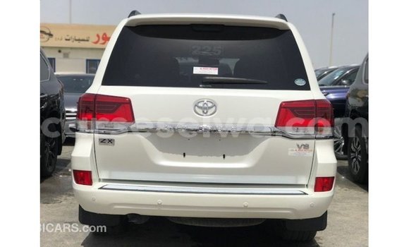 Acheter Import Voiture Toyota Land Cruiser Blanc à Import - Dubai, East Mahé Acheter Import Voiture Toyota Land Cruiser Blanc à Import - Dubai, East Mahé
