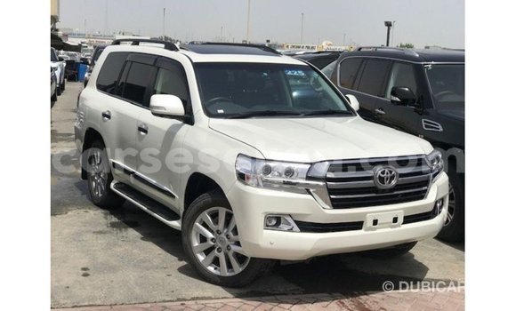 Acheter Import Voiture Toyota Land Cruiser Blanc à Import - Dubai, East Mahé Acheter Import Voiture Toyota Land Cruiser Blanc à Import - Dubai, East Mahé