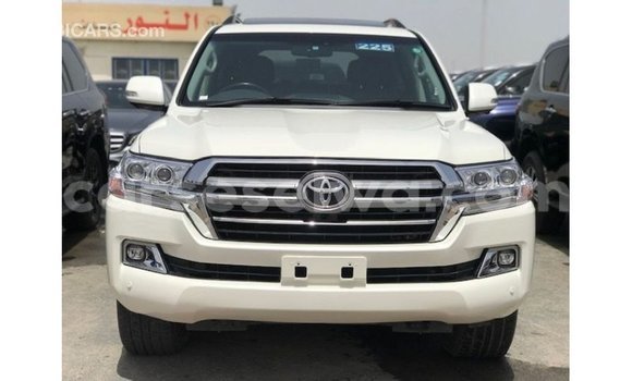 Acheter Import Voiture Toyota Land Cruiser Blanc à Import - Dubai, East Mahé Acheter Import Voiture Toyota Land Cruiser Blanc à Import - Dubai, East Mahé