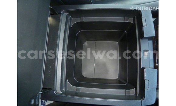 Acheter Import Voiture Toyota Land Cruiser Blanc à Import - Dubai, East Mahé Acheter Import Voiture Toyota Land Cruiser Blanc à Import - Dubai, East Mahé