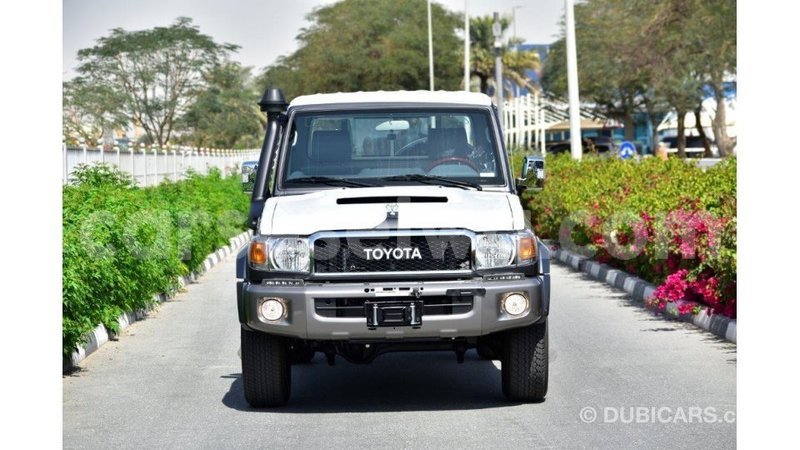 Big with watermark toyota land cruiser east mahe import dubai 6697