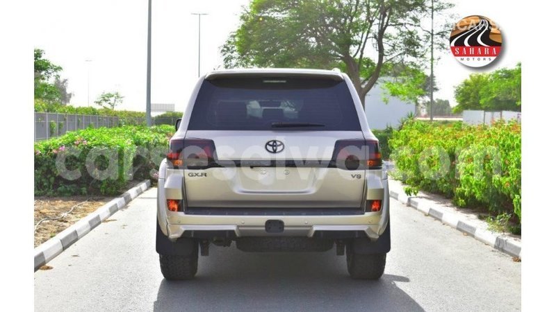 Big with watermark toyota land cruiser east mahe import dubai 6698