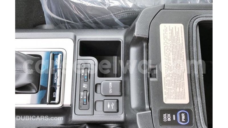 Big with watermark toyota prado east mahe import dubai 6710