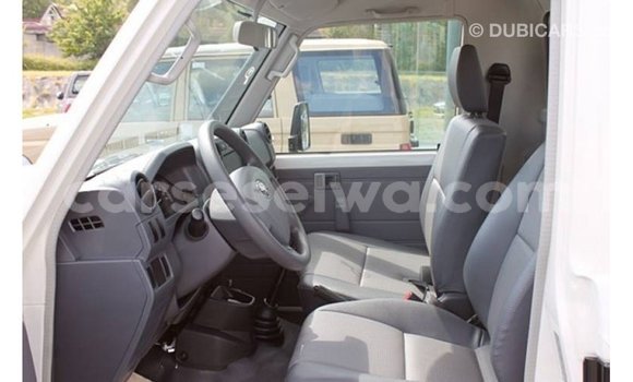 Buy Import Toyota Land Cruiser White Car in Import - Dubai in East Mahé Buy Import Toyota Land Cruiser White Car in Import - Dubai in East Mahé