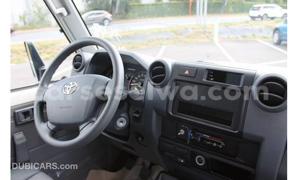 Buy Import Toyota Land Cruiser White Car in Import - Dubai in East Mahé Buy Import Toyota Land Cruiser White Car in Import - Dubai in East Mahé