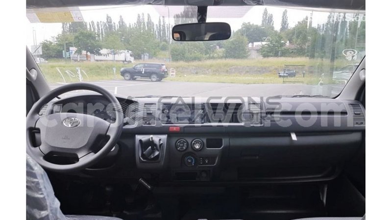 Big with watermark toyota hiace east mahe import dubai 6719