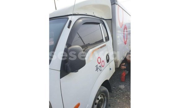 Acheter Import Voiture Kia Carens Blanc à Import - Dubai, East Mahé Acheter Import Voiture Kia Carens Blanc à Import - Dubai, East Mahé