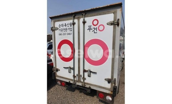 Acheter Import Voiture Kia Carens Blanc à Import - Dubai, East Mahé Acheter Import Voiture Kia Carens Blanc à Import - Dubai, East Mahé