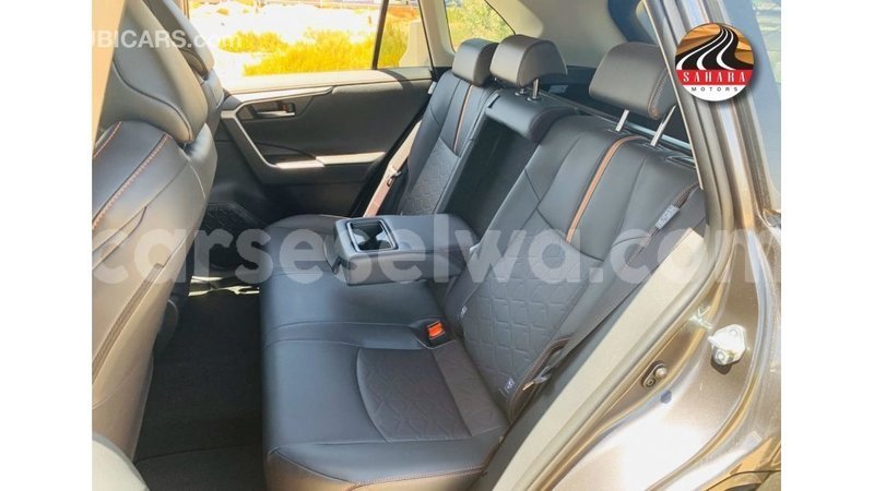 Big with watermark toyota ade east mahe import dubai 6725