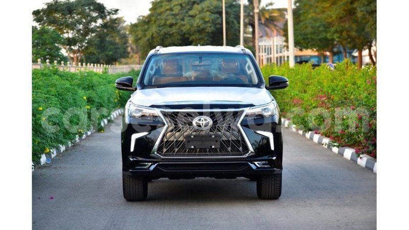Big with watermark toyota fortuner east mahe import dubai 6726