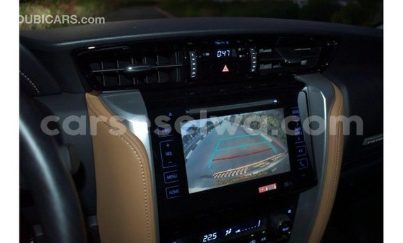 Acheter Import Voiture Toyota Fortuner Noir à Import - Dubai, East Mahé Acheter Import Voiture Toyota Fortuner Noir à Import - Dubai, East Mahé