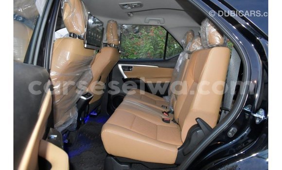 Acheter Import Voiture Toyota Fortuner Noir à Import - Dubai, East Mahé Acheter Import Voiture Toyota Fortuner Noir à Import - Dubai, East Mahé