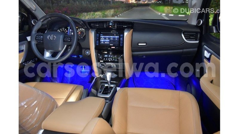 Big with watermark toyota fortuner east mahe import dubai 6726