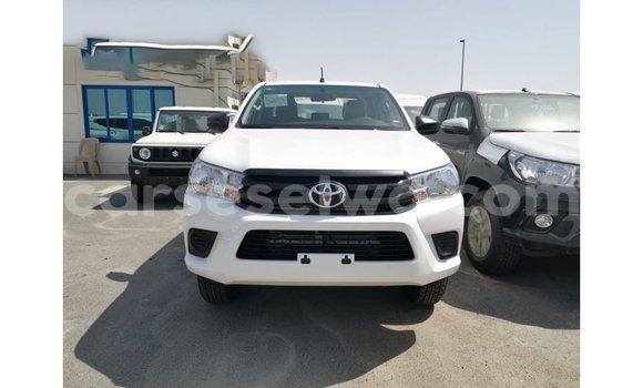 Acheter Import Voiture Toyota Hilux Blanc à Import - Dubai, East Mahé Acheter Import Voiture Toyota Hilux Blanc à Import - Dubai, East Mahé