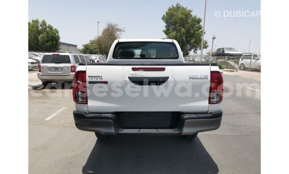 Acheter Import Voiture Toyota Hilux Blanc à Import - Dubai, East Mahé Acheter Import Voiture Toyota Hilux Blanc à Import - Dubai, East Mahé