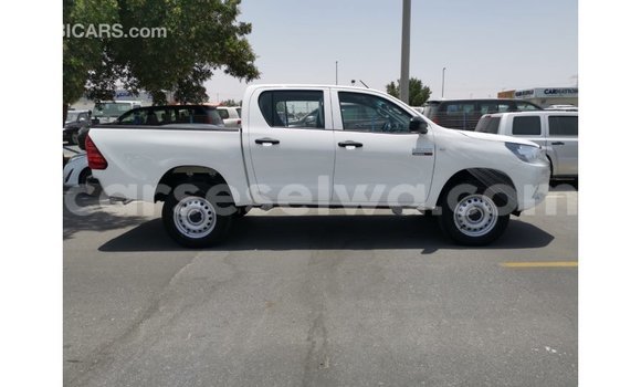 Acheter Import Voiture Toyota Hilux Blanc à Import - Dubai, East Mahé Acheter Import Voiture Toyota Hilux Blanc à Import - Dubai, East Mahé