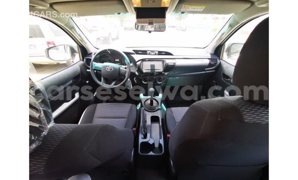 Acheter Import Voiture Toyota Hilux Blanc à Import - Dubai, East Mahé Acheter Import Voiture Toyota Hilux Blanc à Import - Dubai, East Mahé