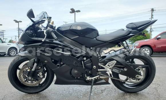 Acheter Occasion Moto Yamaha YZF Noir à Anse Aux Pins, East Mahé