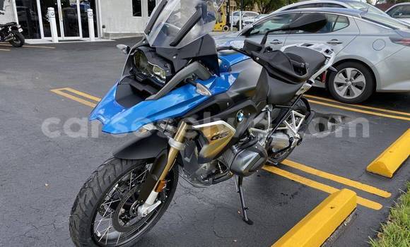 Acheter Occasion Moto BMW R1200GS Adventure Bleu à Anse Royale, South Mahé Acheter Occasion Moto BMW R1200GS Adventure Bleu à Anse Royale, South Mahé