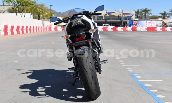 Acheter Occasion Moto BMW R1200GS Adventure Bleu à Anse Royale, South Mahé Acheter Occasion Moto BMW R1200GS Adventure Bleu à Anse Royale, South Mahé