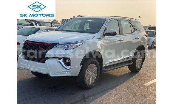 Buy Import Toyota Fortuner White Car in Import - Dubai in East Mahé