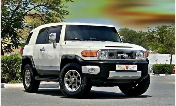 Buy Import Toyota FJ Cruiser White Car in Import - Dubai in East Mahé