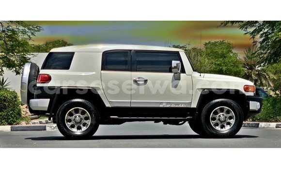 Buy Import Toyota FJ Cruiser White Car in Import - Dubai in East Mahé Buy Import Toyota FJ Cruiser White Car in Import - Dubai in East Mahé