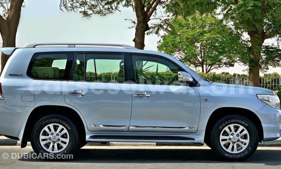Buy Import Toyota Land Cruiser Blue Car in Import - Dubai in East Mahé Buy Import Toyota Land Cruiser Blue Car in Import - Dubai in East Mahé