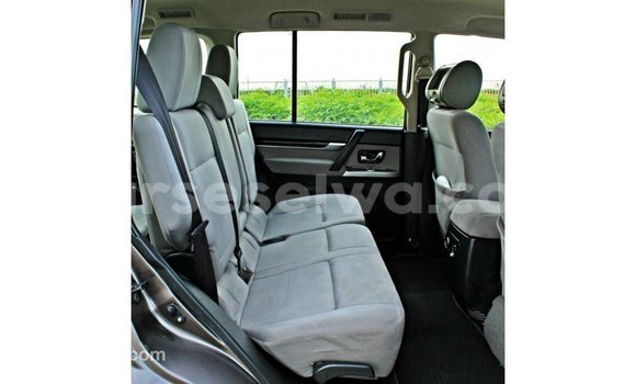 Buy Import Mitsubishi Pajero Brown Car in Import - Dubai in East Mahé Buy Import Mitsubishi Pajero Brown Car in Import - Dubai in East Mahé