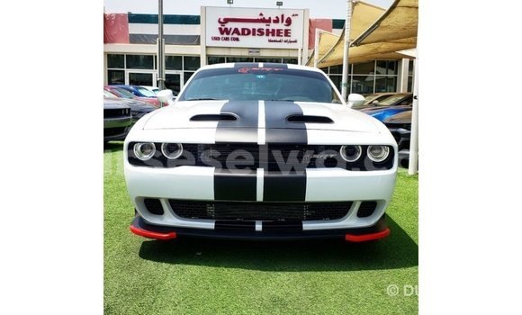 Acheter Import Voiture Dodge Challenger Blanc à Import - Dubai, East Mahé Acheter Import Voiture Dodge Challenger Blanc à Import - Dubai, East Mahé