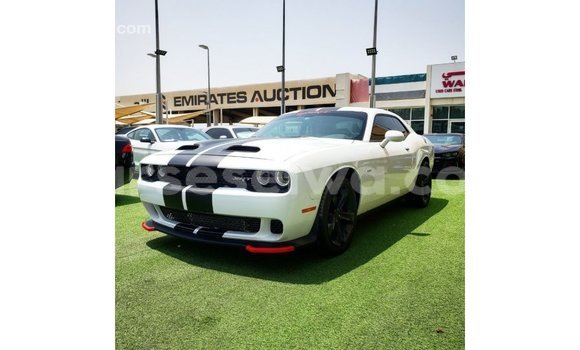 Acheter Import Voiture Dodge Challenger Blanc à Import - Dubai, East Mahé Acheter Import Voiture Dodge Challenger Blanc à Import - Dubai, East Mahé
