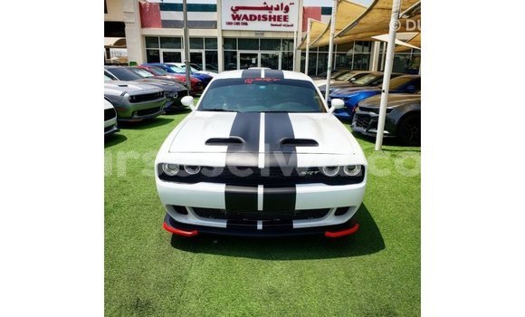 Acheter Import Voiture Dodge Challenger Blanc à Import - Dubai, East Mahé Acheter Import Voiture Dodge Challenger Blanc à Import - Dubai, East Mahé