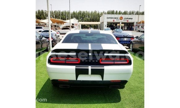 Acheter Import Voiture Dodge Challenger Blanc à Import - Dubai, East Mahé Acheter Import Voiture Dodge Challenger Blanc à Import - Dubai, East Mahé