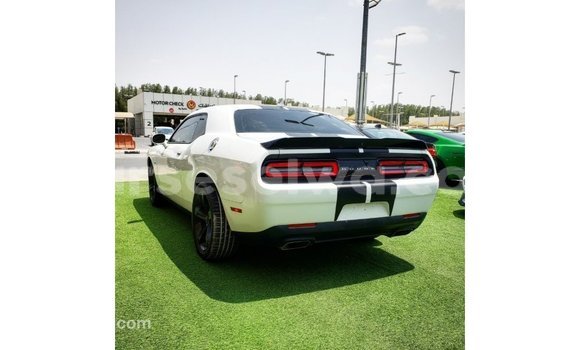 Acheter Import Voiture Dodge Challenger Blanc à Import - Dubai, East Mahé Acheter Import Voiture Dodge Challenger Blanc à Import - Dubai, East Mahé