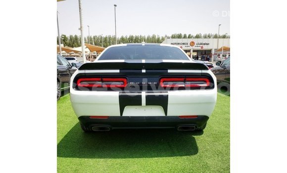 Acheter Import Voiture Dodge Challenger Blanc à Import - Dubai, East Mahé Acheter Import Voiture Dodge Challenger Blanc à Import - Dubai, East Mahé