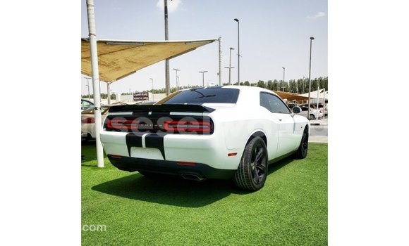 Acheter Import Voiture Dodge Challenger Blanc à Import - Dubai, East Mahé Acheter Import Voiture Dodge Challenger Blanc à Import - Dubai, East Mahé